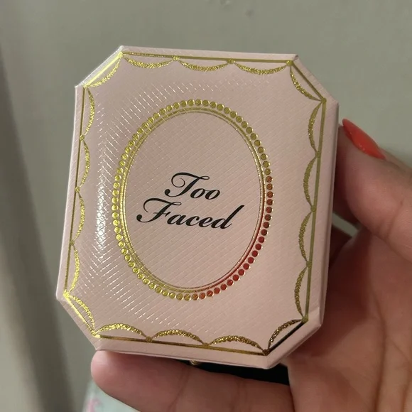 Too Faced-Diamond Light Highlighter - Picture 3 of 5